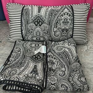 WAVERLY Paisely Pizzazz-Licorce lumbar pillow, 4 shams and a bed skirt